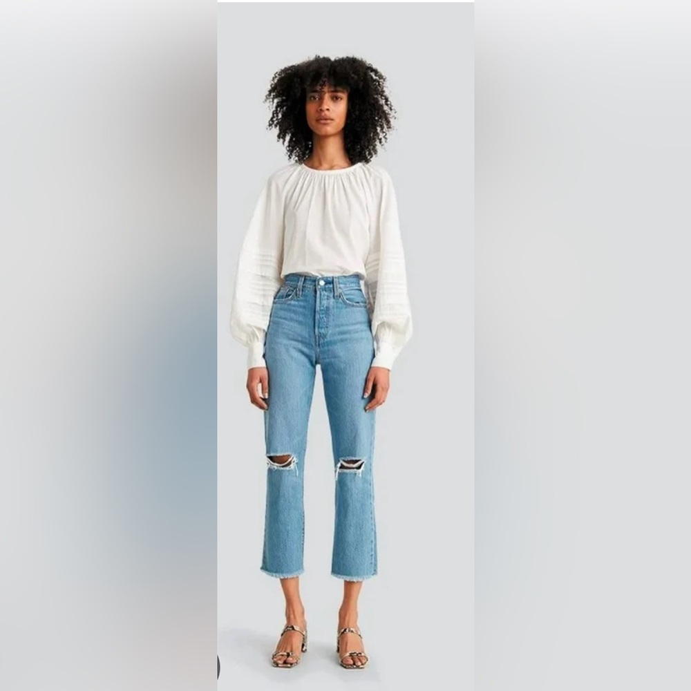 Levi’s Wedgie Straight Fit Jeans w/ light distressing